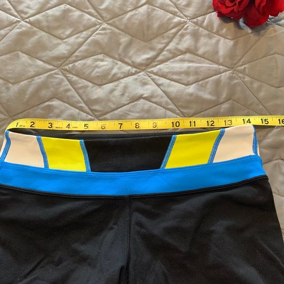 Lululemon Women’s Tall Reverse Groove Shorts - Picture 5 of 11